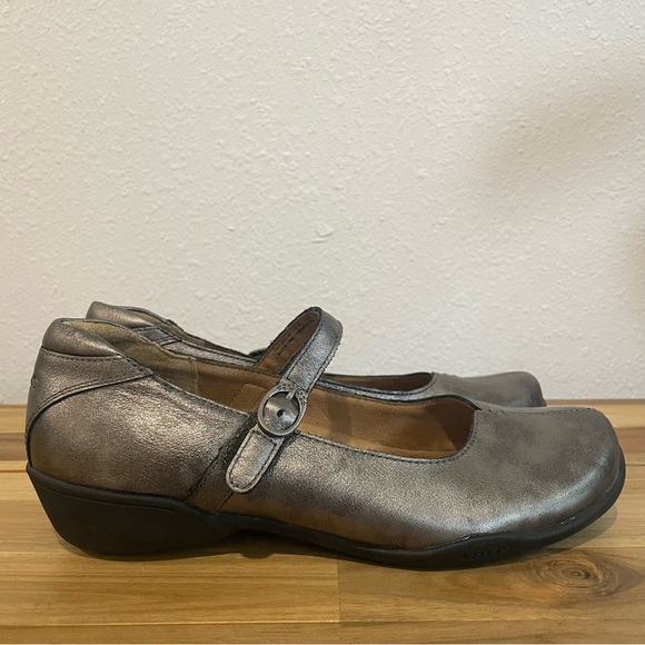 TAOS Women Class Metallic Pewter Silver Leather Mary Jane Comfort Shoes Size 7.5 - Picture 8 of 11